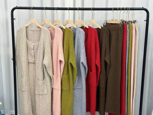 3 Pieces Heavy Woolen set - Image 3