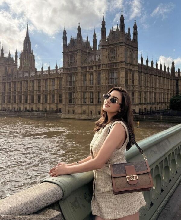 Textured Long Waistcoat Dress With belt - Image 3