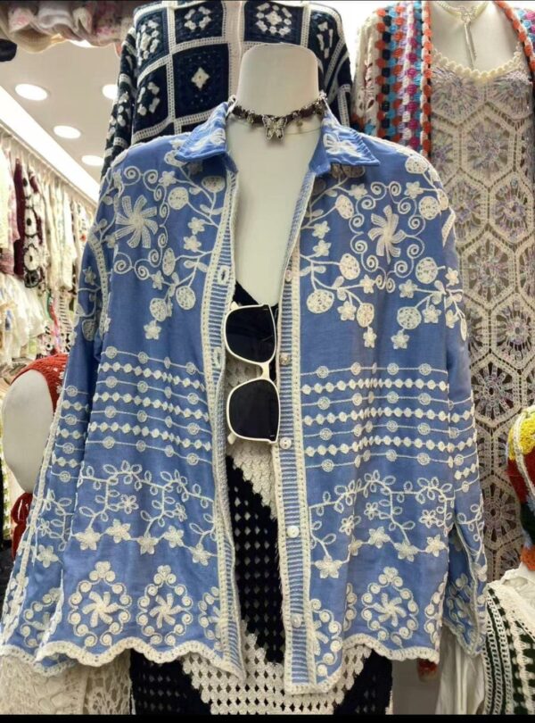 Beautiful retro heavy embroidery single-breasted shirt - Image 3